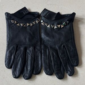 Karl Lagerfeld AUTHENTIC Black Leather Pyramid Stud Gloves